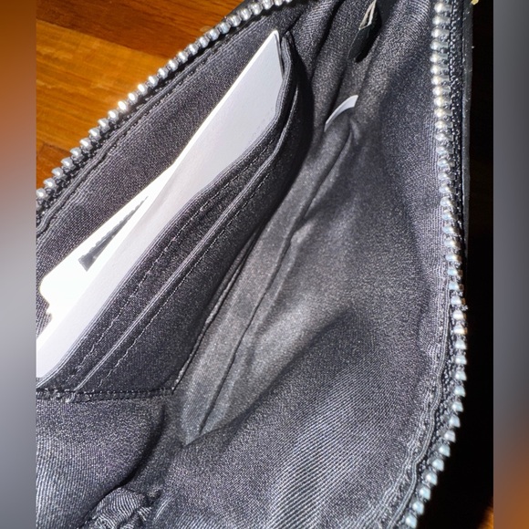 COACH F31891 Corner Zip Wristlet Signature Cherry - NWT - Picture 4 of 5